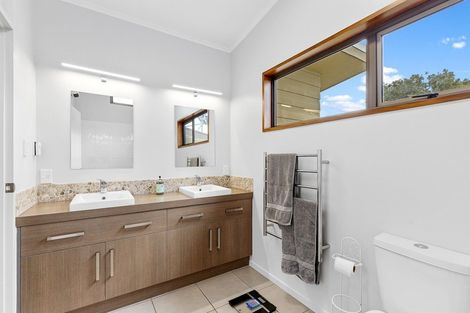 Photo of property in 32 Haast Place, Awapuni, Palmerston North, 4412