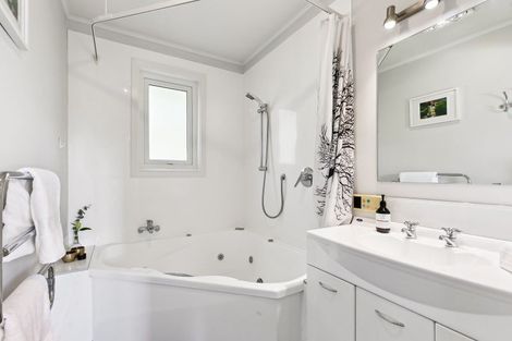 Photo of property in 9 Balmain Street, Newlands, Wellington, 6037