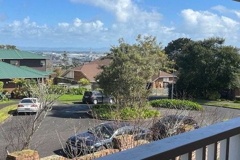 Photo of property in 24 Hurstbourn Priors, Goodwood Heights, Auckland, 2105