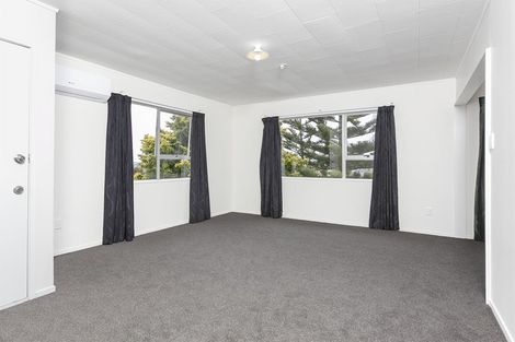 Photo of property in 90 Sunnyside Road, Sunnyvale, Auckland, 0612