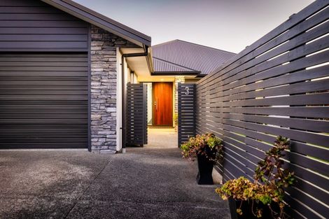 Photo of property in 3 Saint Heliers Grove, Fitzherbert, Palmerston North, 4410