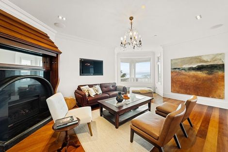 Photo of property in 8 Central Terrace, Kelburn, Wellington, 6012