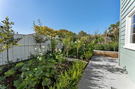 Photo of property in 9 Mayfair Place, Westown, New Plymouth, 4310