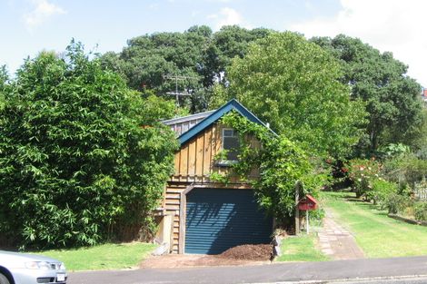 Photo of property in 27 Rutland Road, Stanley Point, Auckland, 0624