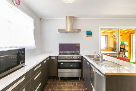 Photo of property in 19 Benton Place, Manurewa, Auckland, 2102