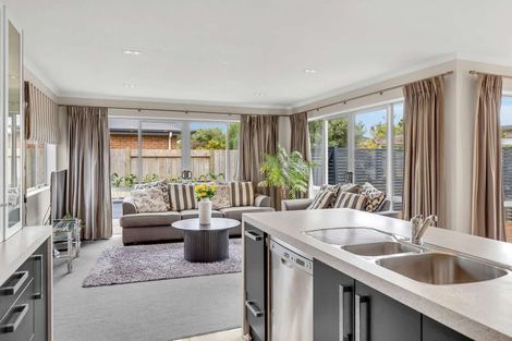 Photo of property in 5 Chestnut Close, Kelvin Grove, Palmerston North, 4414