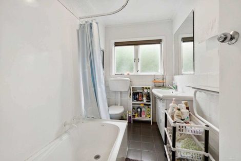 Photo of property in 1/56 Roberts Road, Glenfield, Auckland, 0629