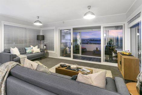 Photo of property in 1/111 Sylvan Avenue, Northcote, Auckland, 0627