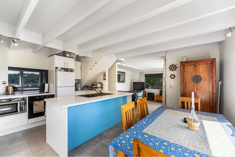 Photo of property in 22 Ocean Road, Surfdale, Waiheke Island, 1081