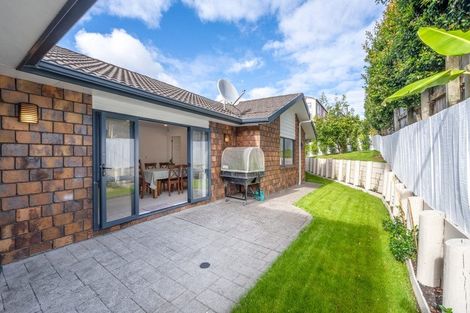 Photo of property in 60 Saralee Drive, Manurewa, Auckland, 2105