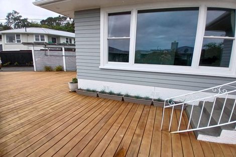 Photo of property in 5 Beazley Avenue, Paparangi, Wellington, 6037