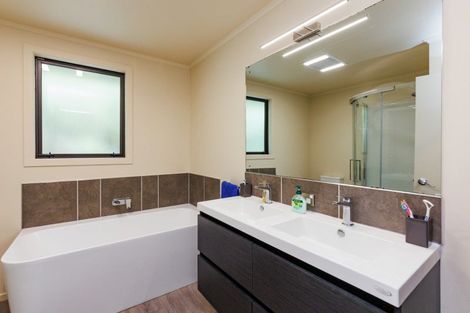 Photo of property in 11 Racecourse Road, Awapuni, Palmerston North, 4412