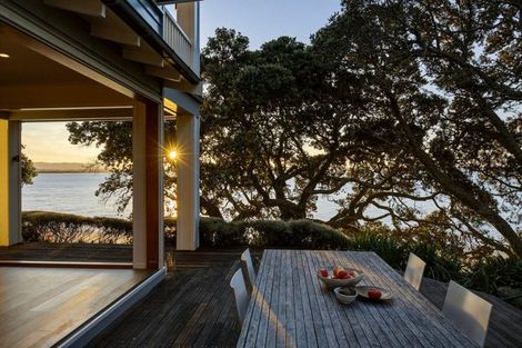 Photo of property in 16 Joan Street, Point Chevalier, Auckland, 1022