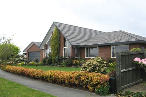 Photo of property in 19 Farnswood Place, Redwood, Christchurch, 8051