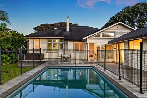 Photo of property in 8 Tiri Road, Milford, Auckland, 0620