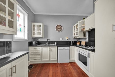 Photo of property in 17 Galt Street, Hawera, 4610