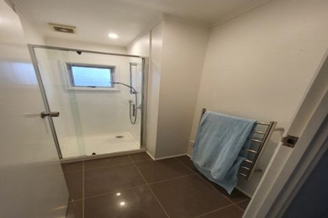 Photo of property in 2/42 Knightsbridge Drive, Forrest Hill, Auckland, 0620