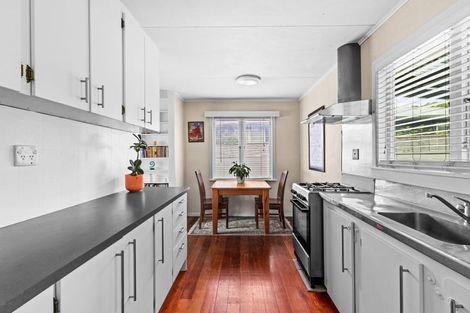 Photo of property in 73 Middle Road, Havelock North, 4130