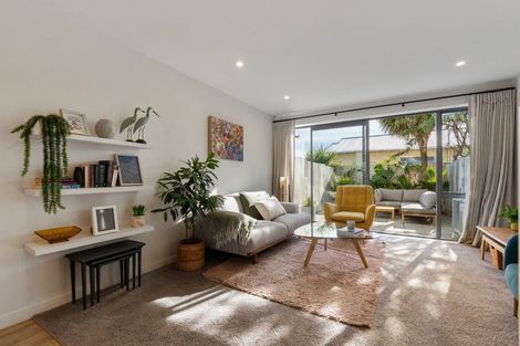 Photo of property in 2/2 Stone Street, Miramar, Wellington, 6022