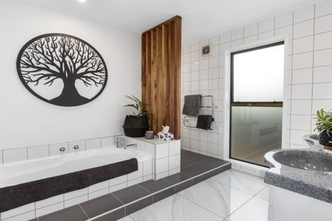 Photo of property in 215 Bay View Road, Saint Clair, Dunedin, 9012