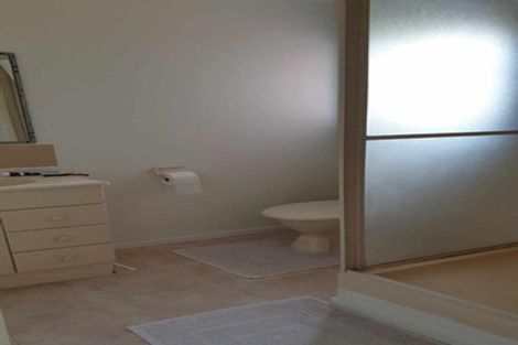 Photo of property in 7 St Lucia Place, Unsworth Heights, Auckland, 0632