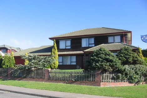 Photo of property in 2 Glendale Grove, Churton Park, Wellington, 6037