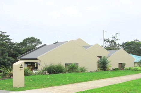 Photo of property in 102 Te Wharau Drive, Greenhithe, Auckland, 0632