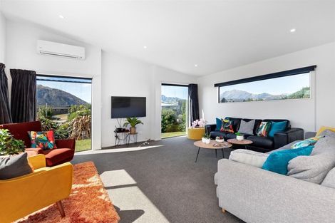 Photo of property in 18 Centre Crescent, Wanaka, 9305