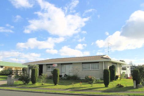 Photo of property in 2 Tudor Place, Mount Maunganui, 3116