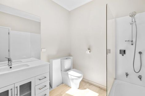 Photo of property in 49 Paynters Avenue, Strandon, New Plymouth, 4312