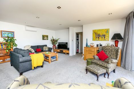Photo of property in 14 Nursery Place, Westown, New Plymouth, 4310