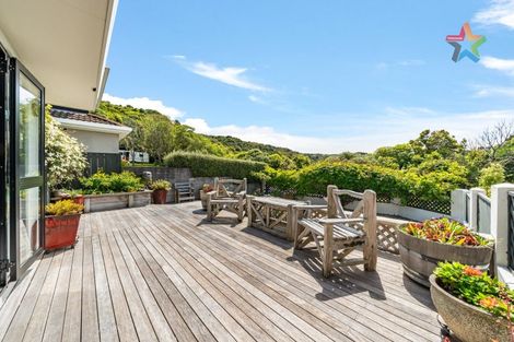 Photo of property in 3 George Gee Drive, Korokoro, Lower Hutt, 5012