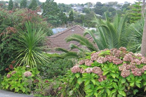 Photo of property in 2/73 Verran Road, Birkenhead, Auckland, 0626