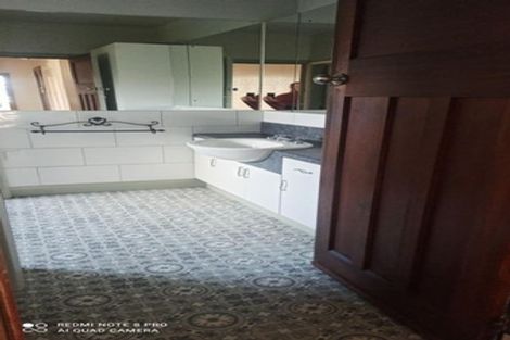 Photo of property in 1 Cossens Street, Balclutha, 9230