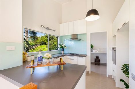 Photo of property in 2/595 Glenfield Road, Totara Vale, Auckland, 0629