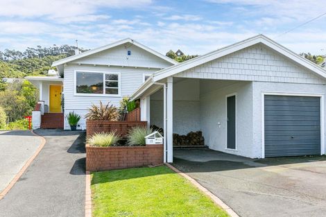 Photo of property in 15 Omar Street, Khandallah, Wellington, 6035