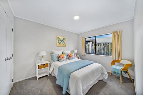 Photo of property in 2/32 Headcorn Place, Botany Downs, Auckland, 2010