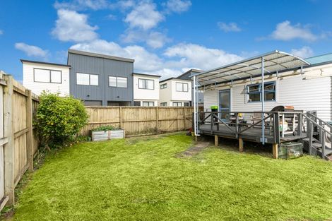 Photo of property in 17 Garelja Road, Henderson, Auckland, 0612