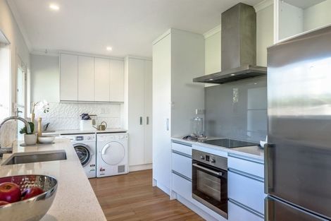 Photo of property in 33 Pupuke Road, Birkenhead, Auckland, 0627