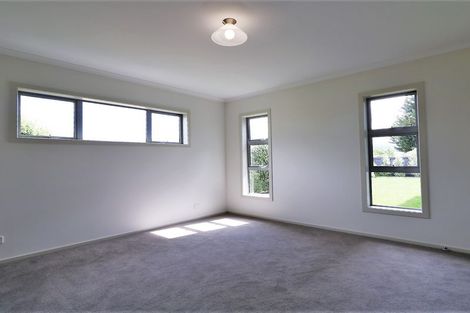 Photo of property in 11 Tararua Crescent, Carterton, 5713