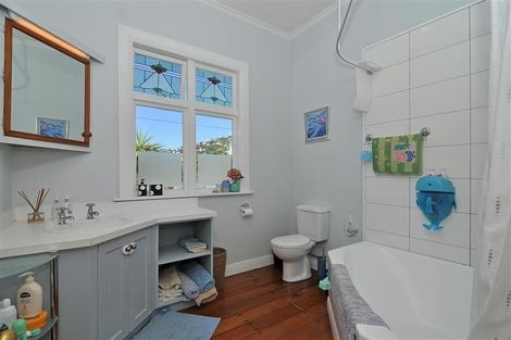 Photo of property in 27 Maida Vale Road, Roseneath, Wellington, 6011