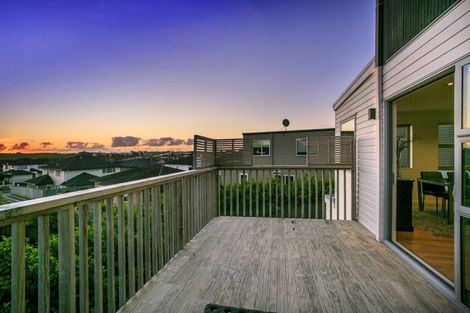 Photo of property in 5 Kilear Close, Pinehill, Auckland, 0632