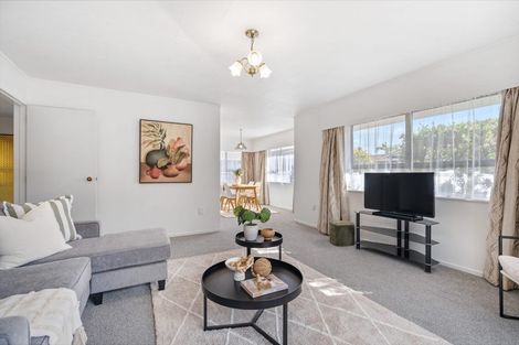 Photo of property in 43 Kamo Road, Regent, Whangarei, 0112