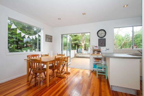 Photo of property in 96 Millbrook Road, Sunnyvale, Auckland, 0612