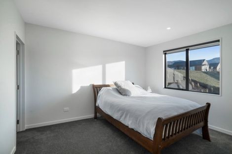 Photo of property in 39 Obelisk Street, Wanaka, 9305