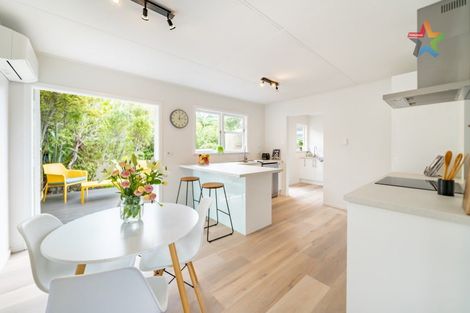 Photo of property in 64 Oakleigh Street, Maungaraki, Lower Hutt, 5010