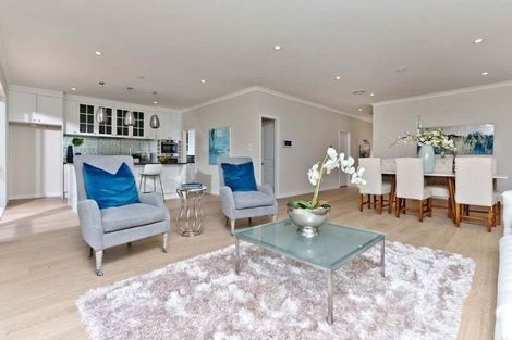 Photo of property in 30 Para Close, Fairview Heights, Auckland, 0632