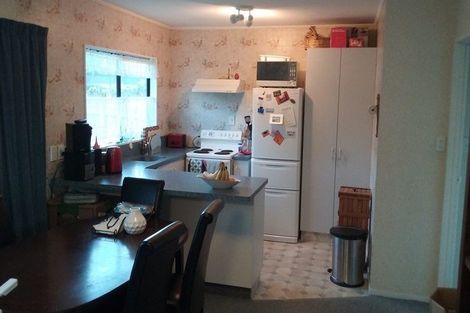 Photo of property in 27 Lydia Place, Kelvin Grove, Palmerston North, 4414