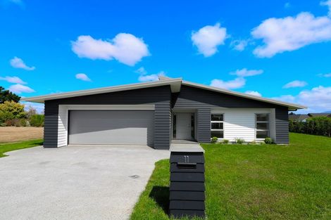 Photo of property in 11 Tararua Crescent, Carterton, 5713