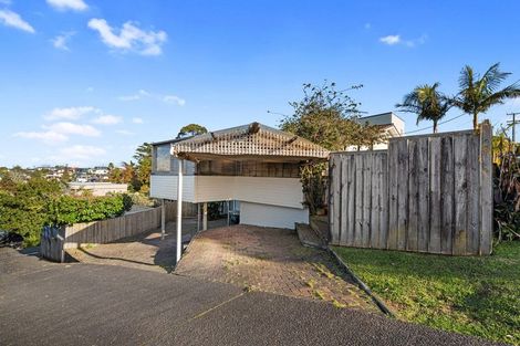 Photo of property in 1/31 Deep Creek Road, Waiake, Auckland, 0630